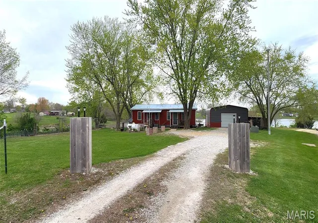 Photo 1 of Single Family Residence at 5672 Hawk Lake Dr, Fulton, MO 65251 | MLS# MIS25024373 | | Sold on 2025-05-23