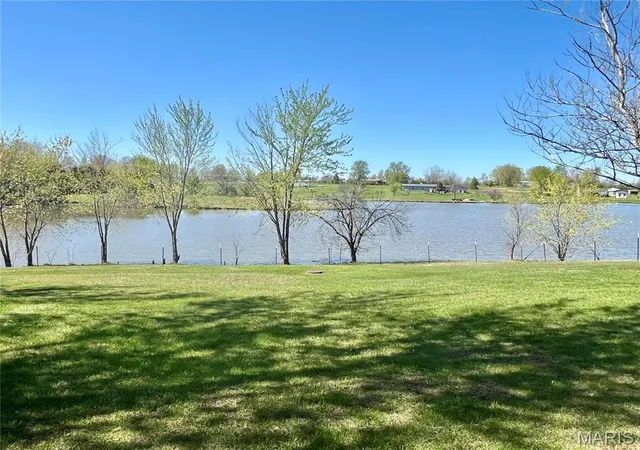 Photo 2 of Single Family Residence at 5672 Hawk Lake Dr, Fulton, MO 65251 | MLS# MIS25024373 | | Sold on 2025-05-23