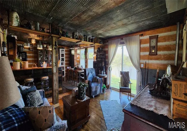 Photo 3 of Single Family Residence at 5672 Hawk Lake Dr, Fulton, MO 65251 | MLS# MIS25024373 | | Sold on 2025-05-23