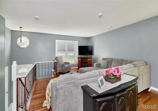 Photo 4 of Single Family Residence at 156 Burning Leaf Dr, Saint Peters, MO 63376 | MLS# MIS25024419 | | Sold on 2025-06-26