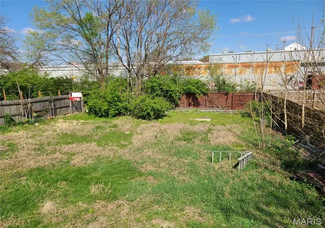 Photo 3 of Single Family Residence at 6207 Famous Ave, Saint Louis, MO 63139 | MLS# MIS25024557 | | Sold on 2025-05-19
