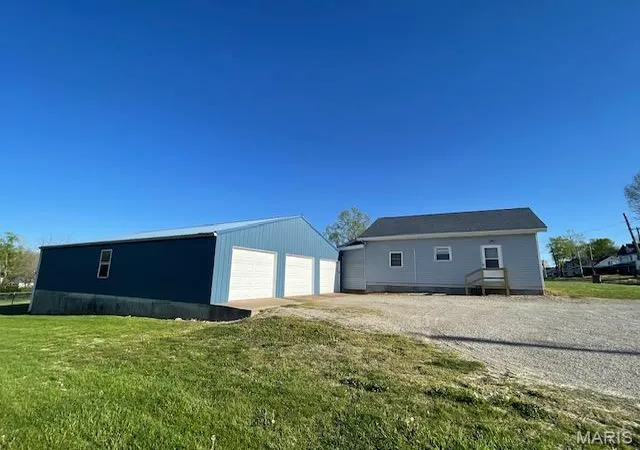 Photo 4 of Single Family Residence at 515 S Main St, Fredericktown, MO 63645 | MLS# MIS25024706 |  | Sold on 2025-09-12