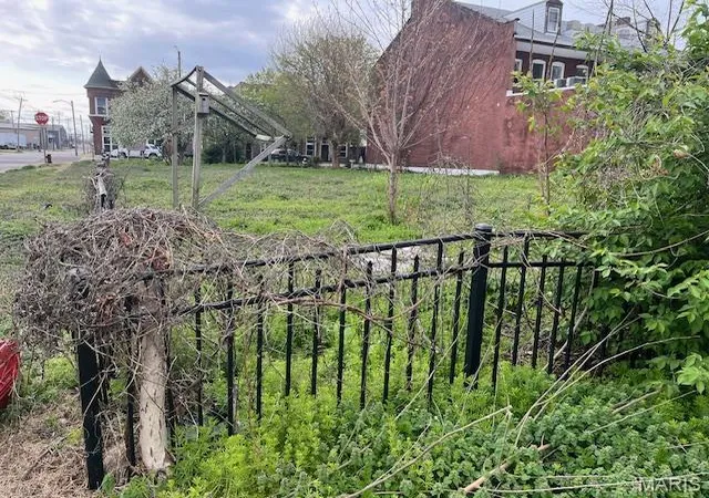 Photo 3 of Agriculture at 7601 S Broadway, Saint Louis, MO 63111 | MLS# MIS25024743 | | Sold on 2025-09-25