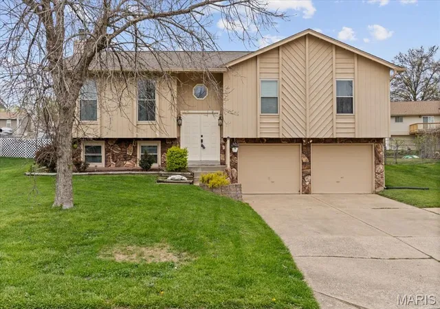 Photo 1 of Single Family Residence at 4105 Chisholm Trail Dr, Saint Charles, MO 63304 | MLS# MIS25024746 |  | Sold on 2025-05-01