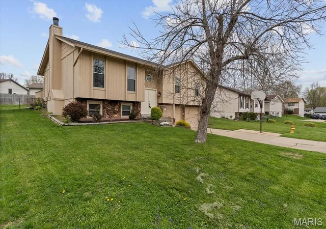 Photo 2 of Single Family Residence at 4105 Chisholm Trail Dr, Saint Charles, MO 63304 | MLS# MIS25024746 |  | Sold on 2025-05-01