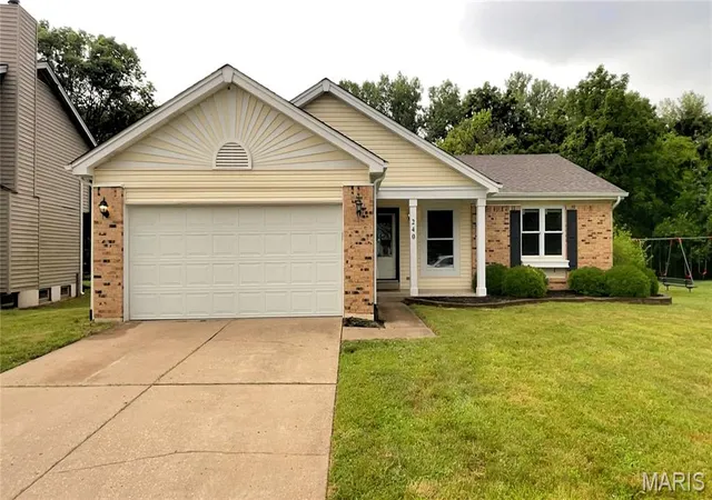 Single Family Residence at 240 Barrington Dr, Saint Peters, MO 63376 | MLS# MIS25024756 | | Sold on 2025-09-18