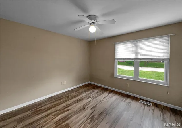 Photo 3 of Single Family Residence at 240 Barrington Dr, Saint Peters, MO 63376 | MLS# MIS25024756 | | Sold on 2025-09-18