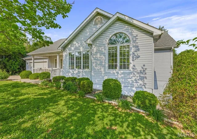 Photo 3 of Single Family Residence at 702 Oak St, Fredericktown, MO 63645 | MLS# MIS25024815 | | Sold on 2025-07-03