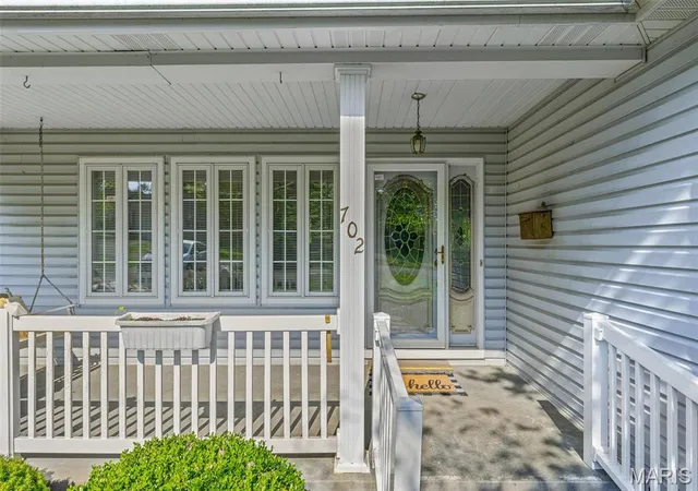 Photo 4 of Single Family Residence at 702 Oak St, Fredericktown, MO 63645 | MLS# MIS25024815 | | Sold on 2025-07-03