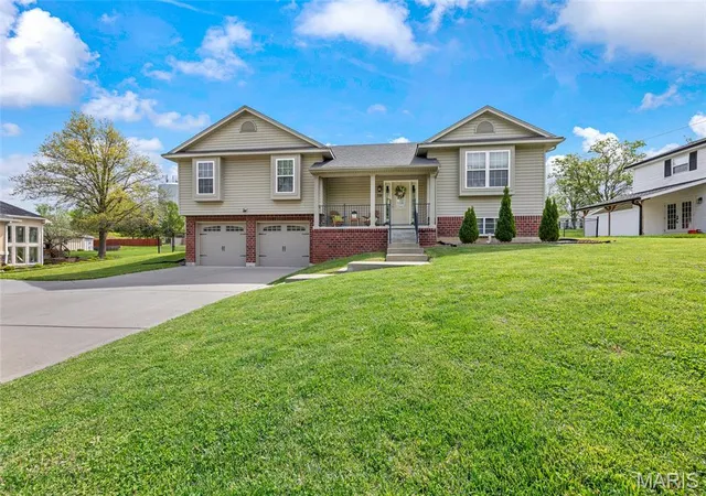 Photo 2 of Single Family Residence at 738 Jacobs Station Rd, Saint Charles, MO 63304 | MLS# MIS25024833 | | Sold on 2025-05-30