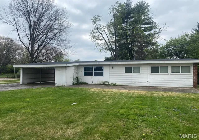 Single Family Residence at 8300 Hatina Dr, Saint Louis, MO 63134 | MLS# MIS25024889 | | Sold on 2025-05-29