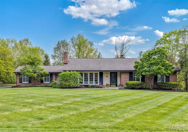 Photo 1 of Single Family Residence at 13 Outer Ladue Dr, Saint Louis, MO 63131 | MLS# MIS25024920 |  | Sold on 2025-05-30