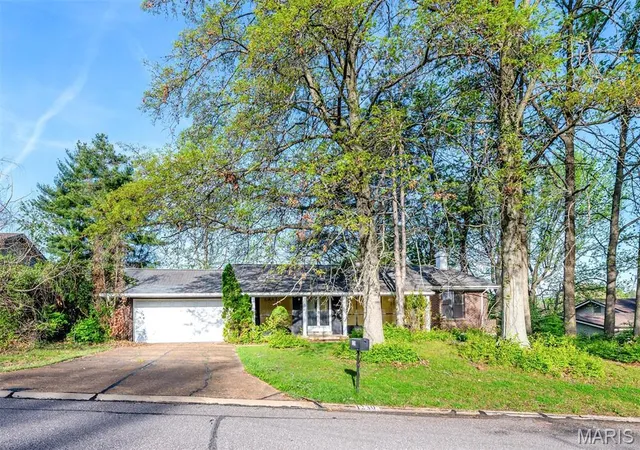 Single Family Residence at 1239 Cheverly Ct, Saint Louis, MO 63146 | MLS# MIS25024988 | | Sold on 2025-06-10