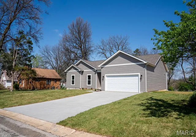 Photo 1 of Single Family Residence at 9605 W Milton Ave, Saint Louis, MO 63114 | MLS# MIS25025080 | | Sold on 2025-08-26