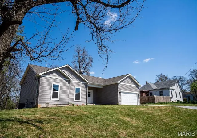 Photo 2 of Single Family Residence at 9605 W Milton Ave, Saint Louis, MO 63114 | MLS# MIS25025080 | | Sold on 2025-08-26