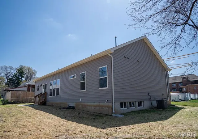 Photo 3 of Single Family Residence at 9605 W Milton Ave, Saint Louis, MO 63114 | MLS# MIS25025080 | | Sold on 2025-08-26