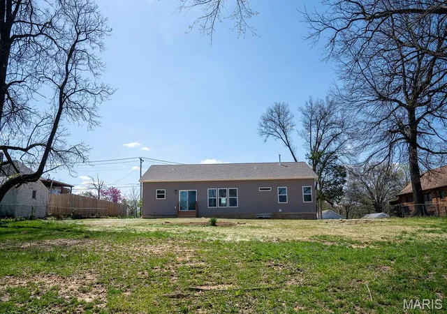 Photo 4 of Single Family Residence at 9605 W Milton Ave, Saint Louis, MO 63114 | MLS# MIS25025080 | | Sold on 2025-08-26