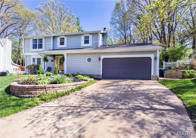 2nd image of 11296 Briarstone Dr, Saint Louis, MO 63126 | MLS# MIS25025115