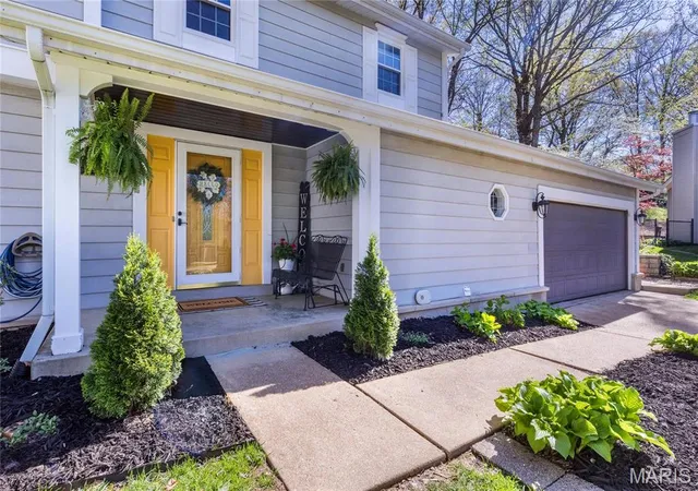 3rd image of 11296 Briarstone Dr, Saint Louis, MO 63126 | MLS# MIS25025115