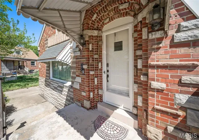 Photo 3 of Single Family Residence at 9012 Rosemary Ave, Saint Louis, MO 63123 | MLS# MIS25025147 | | Sold on 2025-07-31