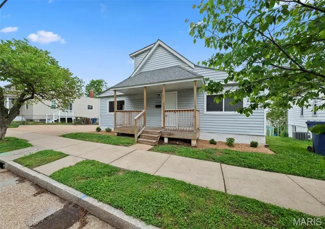 1st image of 1326 Graham St, Saint Louis, MO 63139 | MLS# MIS25025150