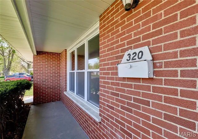 Photo 4 of Single Family Residence at 320 Hawthorn Ave, Saint Charles, MO 63301 | MLS# MIS25025179 |  | Sold on 2025-05-27