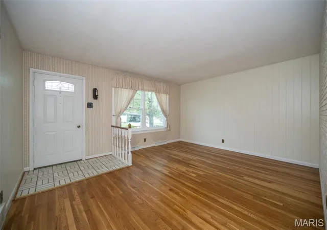 Photo 4 of Single Family Residence at 2513 Sibley St, Saint Charles, MO 63301 | MLS# MIS25025239 |  | Sold on 2025-05-29