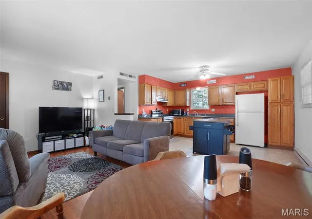 Photo 5 of Single Family Residence at 120 Melrose St, New Haven, MO 63068 | MLS# MIS25025256 | | Sold on 2025-06-05