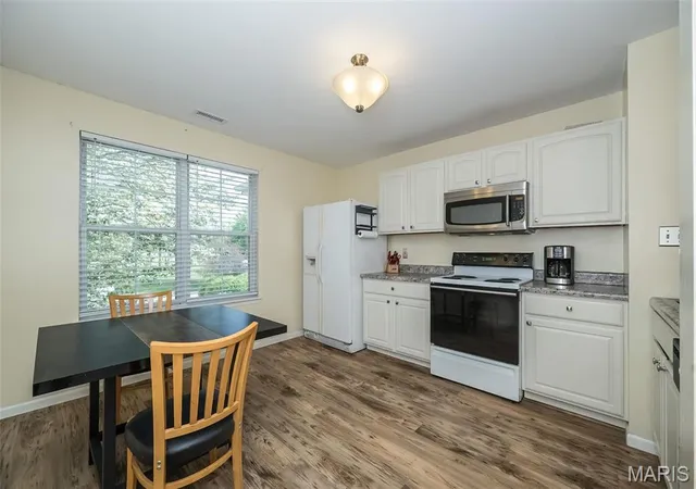 Photo 4 of Condominium at 846 Sugar Valley Ct #4, Saint Peters, MO 63376 | MLS# MIS25025268 | | Sold on 2025-09-17