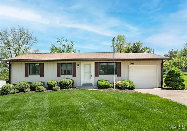 Single Family Residence at 8 Gran Lin Ct, Saint Charles, MO 63303 | MLS# MIS25025448 | | Sold on 2025-07-02