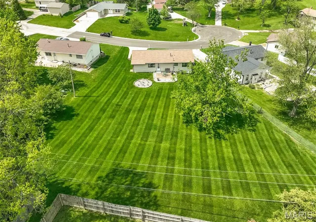 Photo 3 of Single Family Residence at 8 Gran Lin Ct, Saint Charles, MO 63303 | MLS# MIS25025448 | | Sold on 2025-07-02