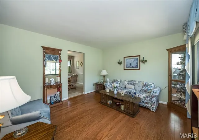 Photo 4 of Single Family Residence at 8 Gran Lin Ct, Saint Charles, MO 63303 | MLS# MIS25025448 | | Sold on 2025-07-02