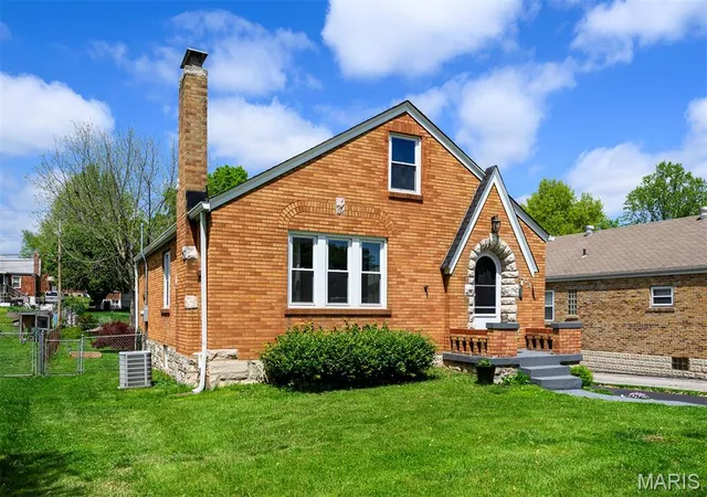 Photo 2 of Single Family Residence at 723 Reed Ave, Saint Louis, MO 63125 | MLS# MIS25025493 | | Sold on 2025-06-26