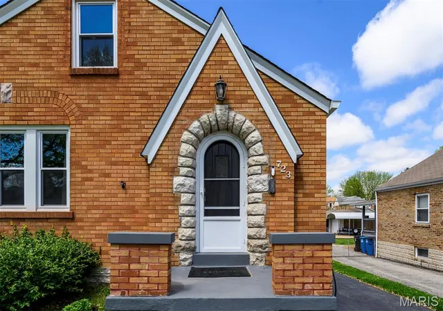 Photo 3 of Single Family Residence at 723 Reed Ave, Saint Louis, MO 63125 | MLS# MIS25025493 | | Sold on 2025-06-26