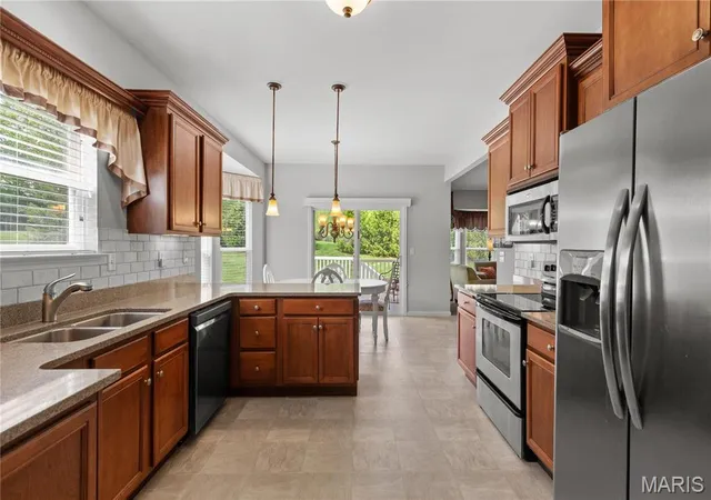 Photo 4 of Villa at 1440 Colonial Dr, Saint Charles, MO 63304 | MLS# MIS25025499 |  | Sold on 2025-08-11