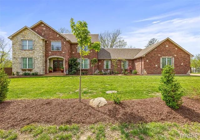 Photo 1 of Single Family Residence at 2542 Bluffwood Dr, Saint Louis, MO 63129 | MLS# MIS25025548 | | Sold on 2025-05-28