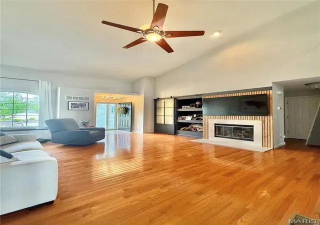 Photo 3 of Condominium at 7203 Geneva Manor Ct, Saint Louis, MO 63129 | MLS# MIS25025583 | | Sold on 2025-06-09
