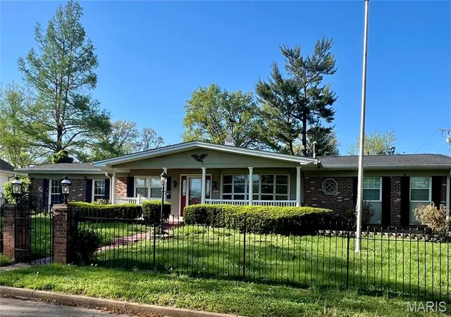Photo 1 of Single Family Residence at 459 Southside Ave, Saint Louis, MO 63119 | MLS# MIS25026715 | | Sold on 2025-05-19