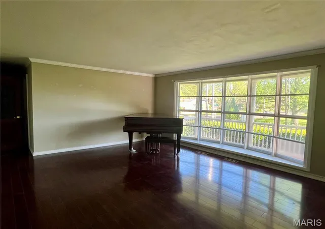 Photo 2 of Single Family Residence at 459 Southside Ave, Saint Louis, MO 63119 | MLS# MIS25026715 | | Sold on 2025-05-19