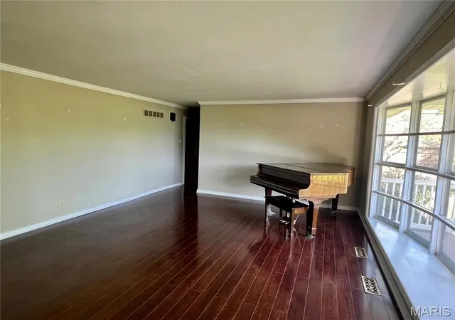 Photo 3 of Single Family Residence at 459 Southside Ave, Saint Louis, MO 63119 | MLS# MIS25026715 | | Sold on 2025-05-19