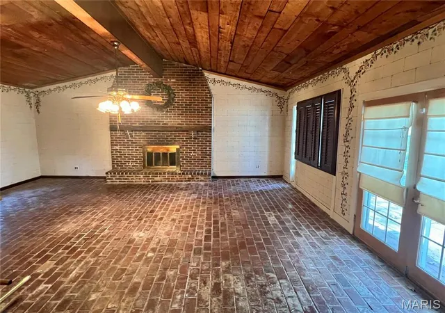 Photo 4 of Single Family Residence at 459 Southside Ave, Saint Louis, MO 63119 | MLS# MIS25026715 | | Sold on 2025-05-19