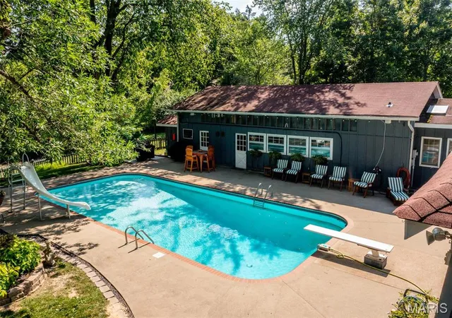 Photo 2 of Single family home for sale at 1577 Kehrs Mill Rd, Chesterfield, MO 63005 | MLS# MIS25026774 | Listing updated on 2026-09-25