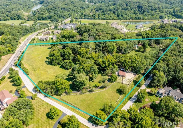 Photo 3 of Single family home for sale at 1577 Kehrs Mill Rd, Chesterfield, MO 63005 | MLS# MIS25026774 | Listing updated on 2026-09-25