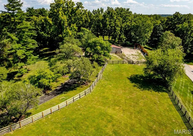 Photo 3 of Single family home for sale at 1577 Kehrs Mill Rd, Chesterfield, MO 63005 | MLS# MIS25026774 | Listing updated on 2026-09-25