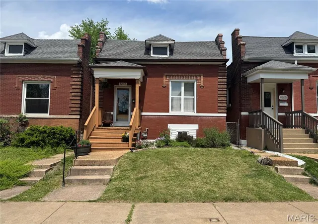 Single Family Residence at 4267 Humphrey St, Saint Louis, MO 63116 | MLS# MIS25026776 | | Sold on 2025-06-04
