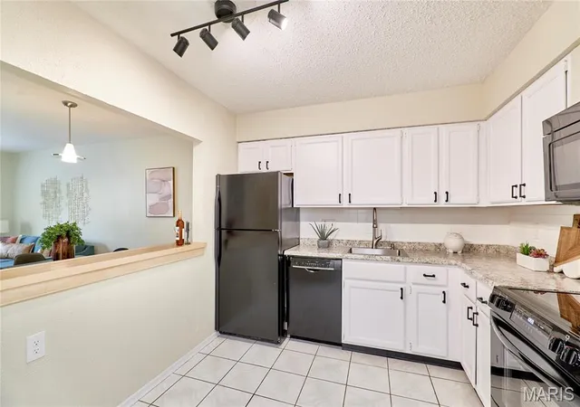 Photo 4 of Condominium at 4355 Maryland Ave #101, Saint Louis, MO 63108 | MLS# MIS25026791 |  | Sold on 2025-06-05