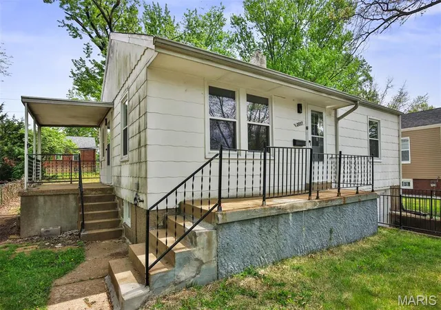 Photo 3 of Single Family Residence at 2057 Coleridge Dr, Saint Louis, MO 63136 | MLS# MIS25026792 | | Sold on 2025-07-30