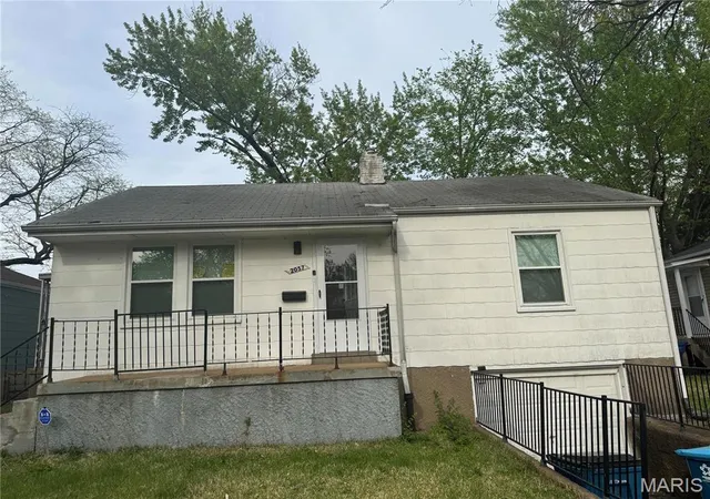Photo 4 of Single Family Residence at 2057 Coleridge Dr, Saint Louis, MO 63136 | MLS# MIS25026792 | | Sold on 2025-07-30