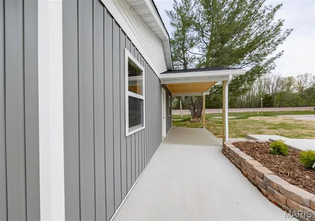 Photo 4 of Single Family Residence at 100 Huff St, St. James, MO 65559 | MLS# MIS25026803 | | Sold on 2025-06-17
