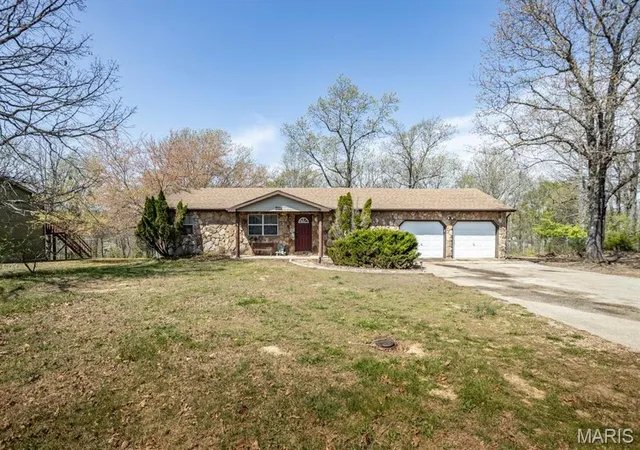 Single Family Residence at 15625 Talon Ln, Saint Robert, MO 65584 | MLS# MIS25026855 | | Sold on 2025-11-18